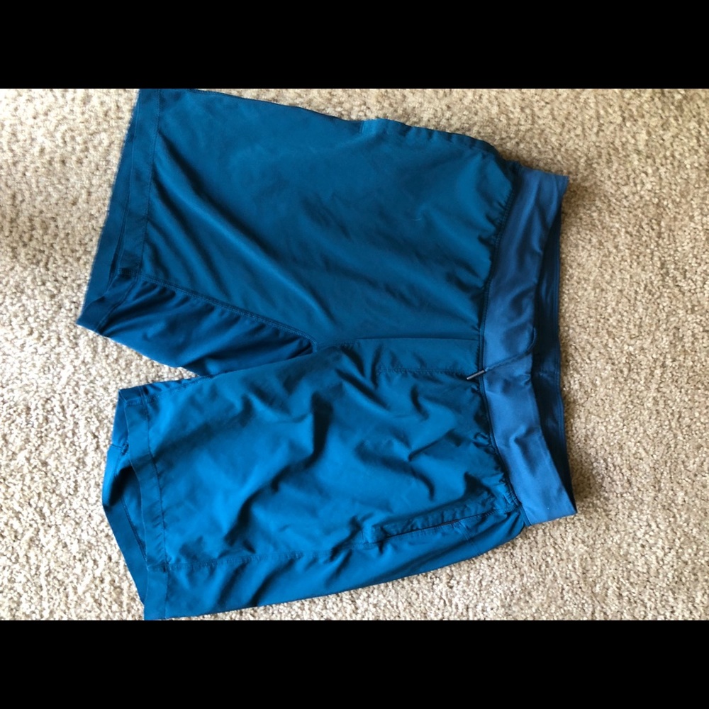 Size L lululemon THE shorts. Inseam 9’